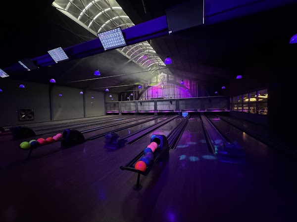 Bowling & Glow Mini Golf